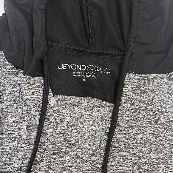 NEW Beyond Yoga S Cut Run Cropped Hoodie Pullover Black Spacedye Gray Drawstring - Picture 6 of 12